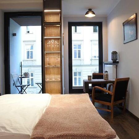 Boutique 109 - Old City, Luxury Apt. With A Garage Краків Екстер'єр фото