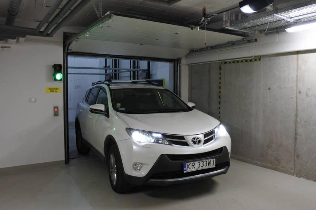 Boutique 109 - Old City, Luxury Apt. With A Garage Краків Екстер'єр фото