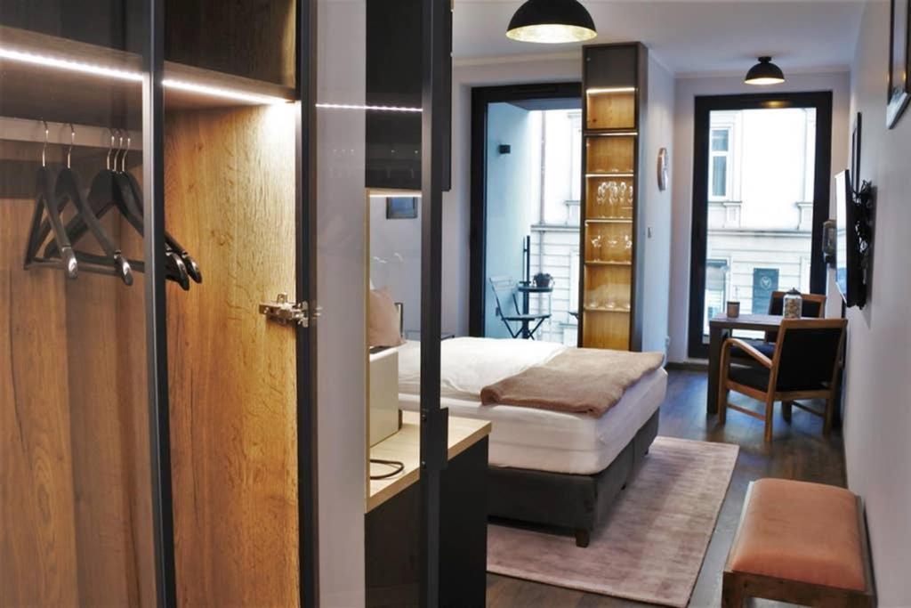 Boutique 109 - Old City, Luxury Apt. With A Garage Краків Екстер'єр фото