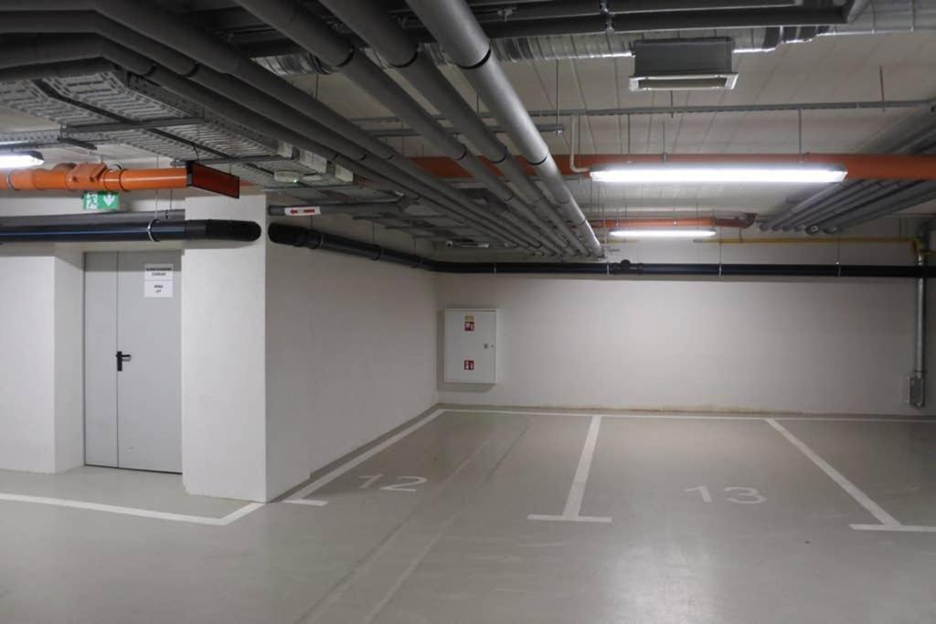 Boutique 109 - Old City, Luxury Apt. With A Garage Краків Екстер'єр фото