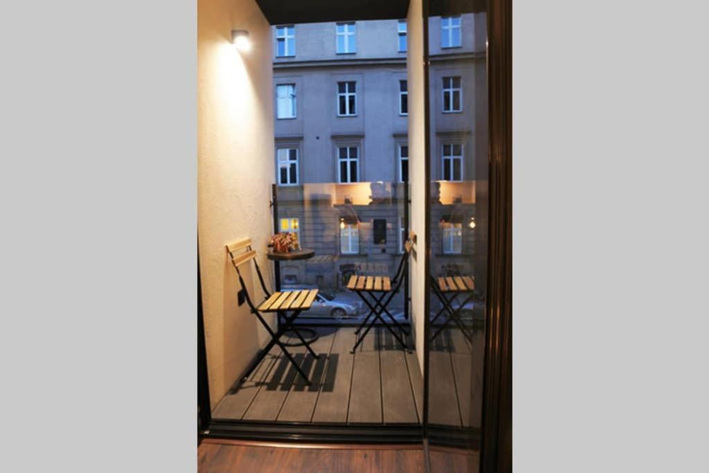 Boutique 109 - Old City, Luxury Apt. With A Garage Краків Екстер'єр фото