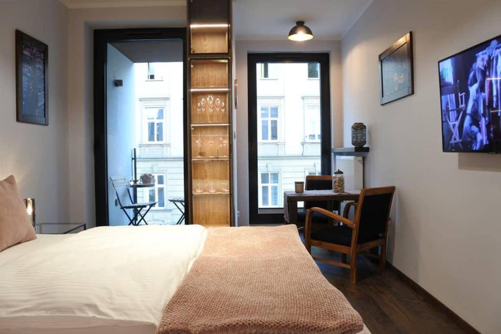 Boutique 109 - Old City, Luxury Apt. With A Garage Краків Екстер'єр фото
