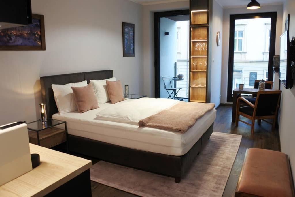 Boutique 109 - Old City, Luxury Apt. With A Garage Краків Екстер'єр фото